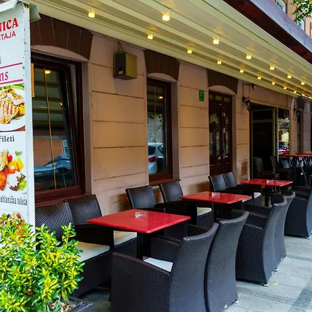 Restoran Ruza アパート *